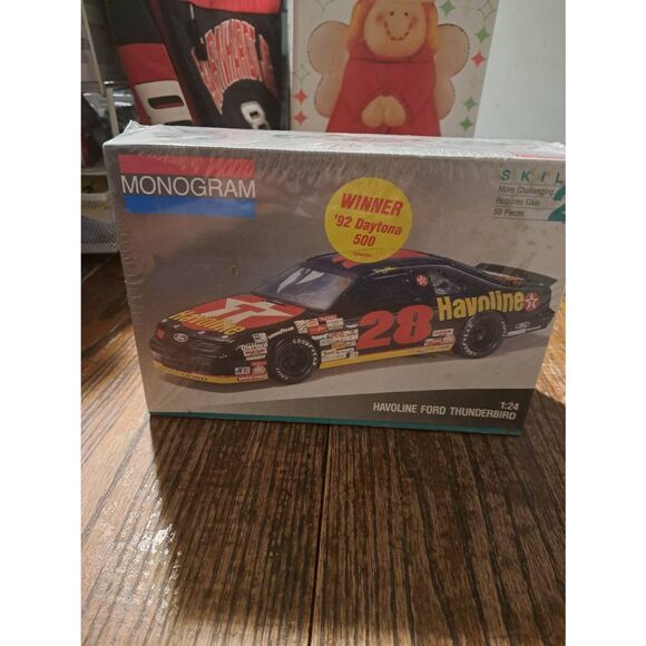 Vintage 1991 Monogram Davy Allison Ford Thunderbird NASCAR Model Race Car Kit - Picture 1 of 4